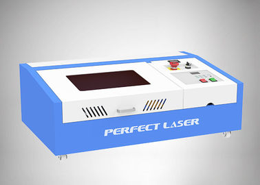 Zone de travail 300*200mm CO2 40W petite machine de gravure laser de tampon en caoutchouc